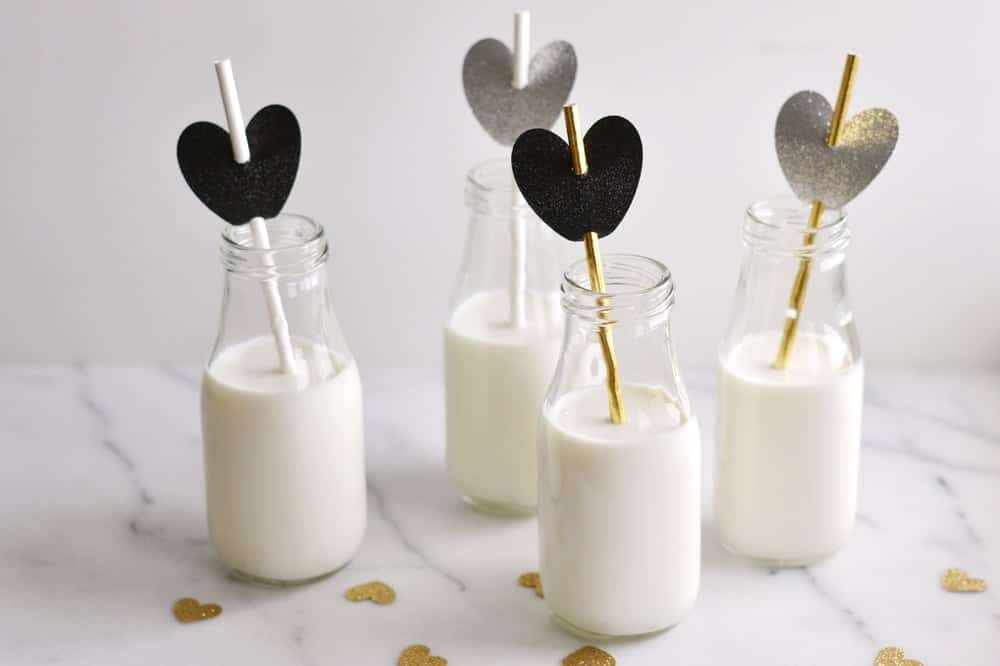 Cute+milk+and+cookies+party+with+hearts+and+paper+straws+for+Valentine's+Day+-+Boxwood+Avenue+(Cricut+Project)