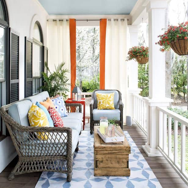 Have you been looking for droolworthy outdoor porches? Look no further! Check out all 8 of my favorites right now!