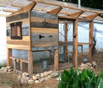 10 Pretty and Functional Chicken Coops That Will Inspire