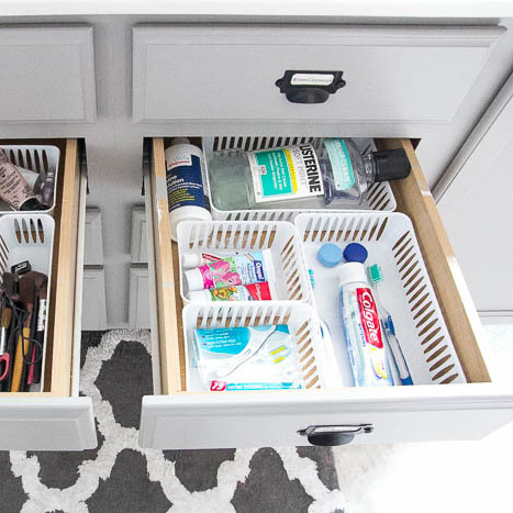 Bathroom Drawer Organize on a Budget: Dollar Store Products for the Win!