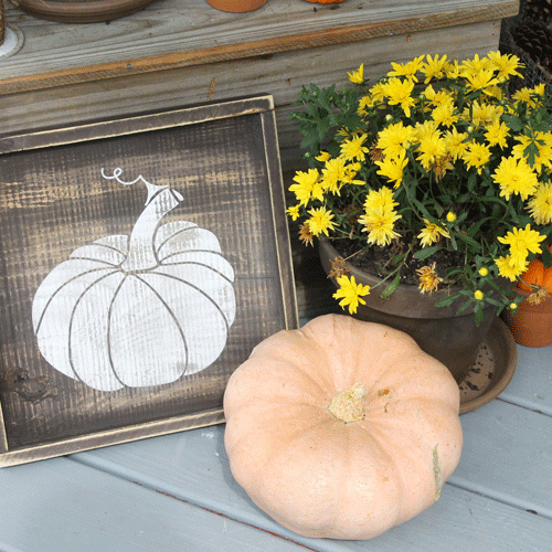 Discover How to Create a Rustic Fall Porch