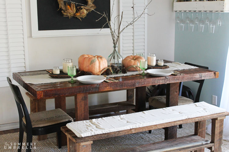 Looking for gorgeous (and super easy!) Peach and Green Thanksgiving Table Ideas? Then you will definitely WANT to check out this lovely array now!