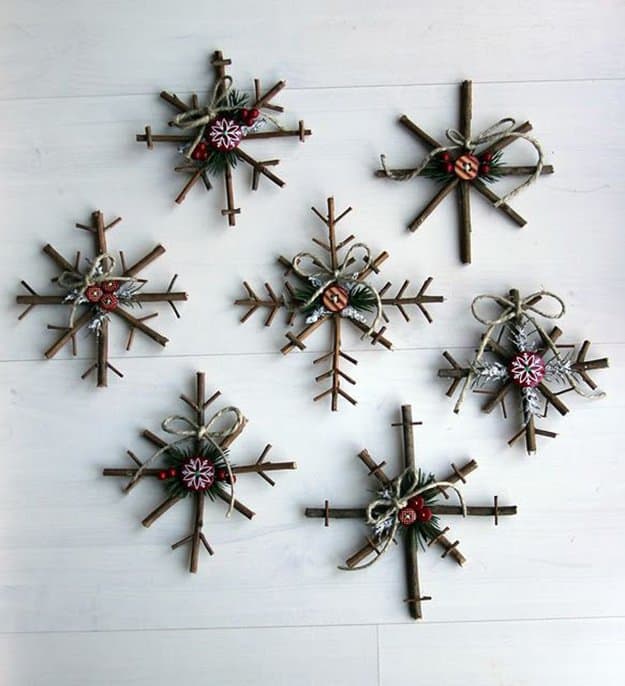 diy rustic snowflake decor