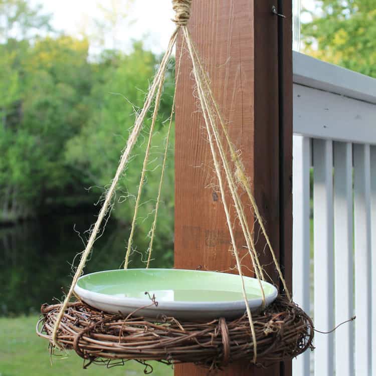 DIY Rustic Birdbath: You Only Need 3 Affordable Materials!