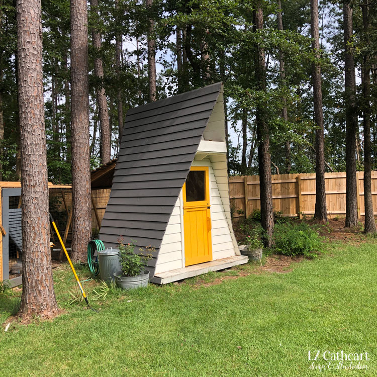 Get inspired to build the perfect backyard chicken coop for your feathered friends! Learn about design  and essential features in this comprehensive guide. #BackyardChickenCoop #RaisingChickens #CoopDesign