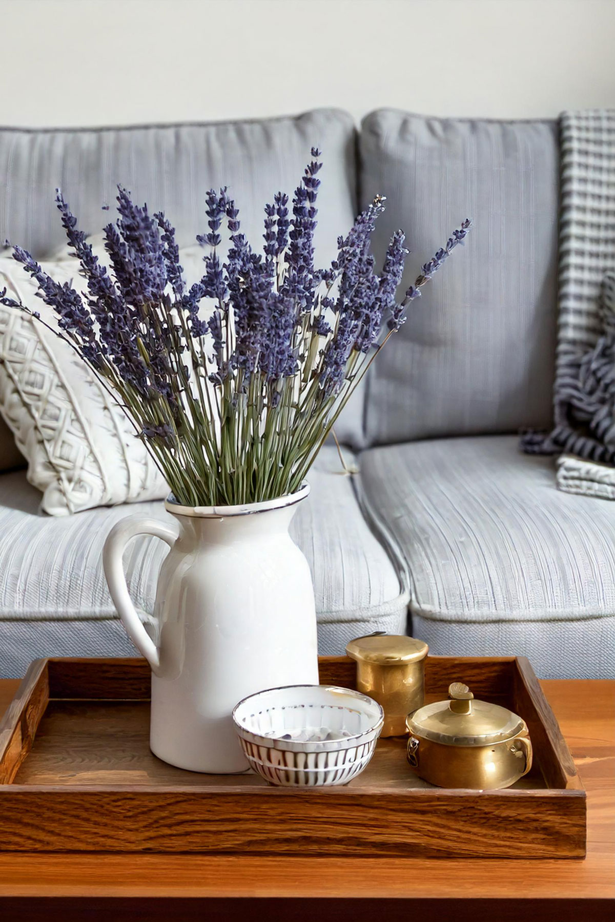 Stunning Spring Coffee Table Decor to Brighten Your Space